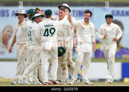 Galle, Sri Lanka. 10th juillet 2022. Les joueurs australiens fêtent après avoir pris un cricket pendant les 3rd jours du match de cricket test de 2nd entre le Sri Lanka et l'Australie au stade international de cricket de Galle, à Galle, le 10th juillet 2022. Viraj Kothalwala/Alamy Live News Banque D'Images