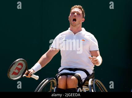 Alfie Hewett réagit contre Shingo Kunieda lors de la finale des fauteuils roulants de gentlemen le 14 jour des Championnats de Wimbledon 2022 au All England Lawn tennis and Croquet Club, Wimbledon. Date de la photo: Dimanche 10 juillet 2022. Banque D'Images