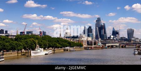 Panorama de la ville de Londres au bord de la Tamise, Angleterre Banque D'Images