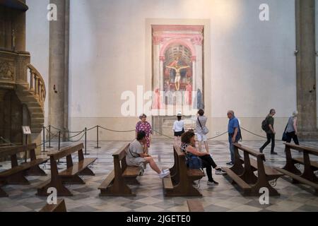 La Sainte Trinité (Trinita), fresque peinture par Masaccio Basilique Santa Maria Novella Eglise à Florence Italie Banque D'Images