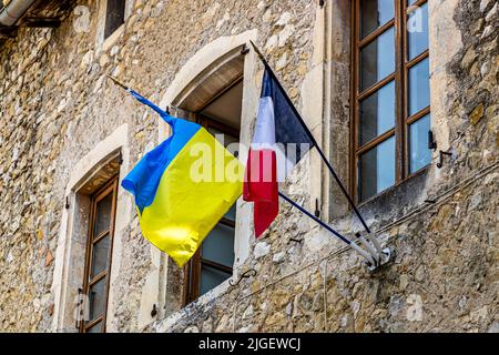 Mirmande est l'un des plus beaux villages de France comme un village perché et offre un magnifique panorama sur la vallée du Rhône Banque D'Images