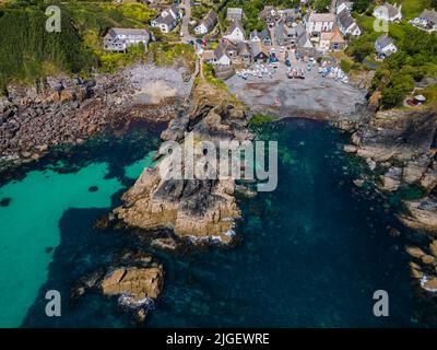 Village de pêcheurs de Cadgwith Cove à Cornwall. Banque D'Images