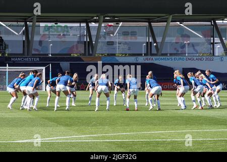 Manchester, Royaume-Uni. 10th juillet 2022. Manchester, Angleterre, 10 juillet 2022: Les joueurs de l'Islande se réchauffent avant le match de football européen 2022 de l'UEFA Womens entre la Belgique et l'Islande au stade de l'Académie à Manchester, Angleterre (Natalie Mincher/SPP) crédit: SPP Sport photo de presse. /Alamy Live News Banque D'Images