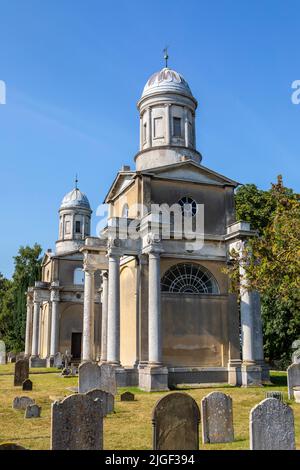 Les tours historiques de Mistley dans le village de Mistley dans Essex, Royaume-Uni. Les tours faisaient partie de l'église de Sainte-Marie-la-Vierge, aujourd'hui démolie. Banque D'Images