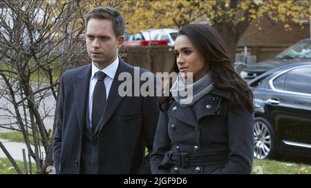 PATRICK J. ADAMS, MEGHAN MARKLE, costumes : Saison 4, 2014 Banque D'Images