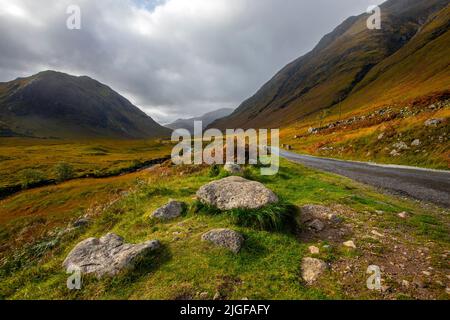 Un point de vue pittoresque dans la région de Glencoe, dans les Highlands écossais, qui a été utilisé comme lieu de tournage du film James Bond Skyfall. Banque D'Images