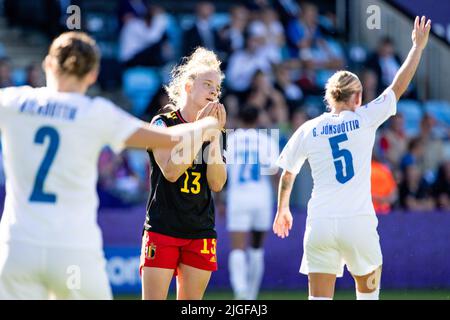 Manchester, Royaume-Uni. 10th juillet 2022. Manchester, Angleterre, 10 juillet 2022 : Elena Dhont (13 Belgique) semble abattu après un tir manqué lors du match de football du groupe D de l'UEFA Womens Euro 2022 entre la Belgique et l'Islande au stade de l'Académie de Manchester City à Manchester, en Angleterre. (Liam Asman /Womens football Magazine /SPP) Credit: SPP Sport Press photo. /Alamy Live News Banque D'Images