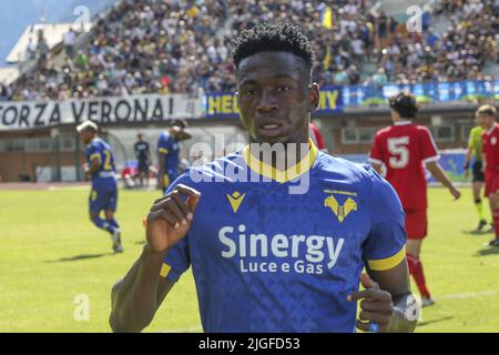 Mezzano, Italie. 09th juillet 2022. Ibrahim Sulemana de Hellas Verona FC pendant Hellas Verona vs US Primiero, 1Â° frendly match pré-saison Serie A Tim 2022-23, à 'Centro Sportivo Intercomunale' Mezzano di Fiera di Primiero (TN), Italie, on 09 juillet 2022. Crédit : Agence photo indépendante/Alamy Live News Banque D'Images