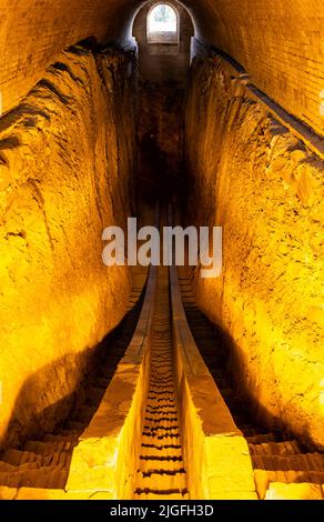 Observatoire Ulugh Beg à Samarkand, Ouzbékistan. Tranchée avec la section inférieure de l'arc méridien. Banque D'Images