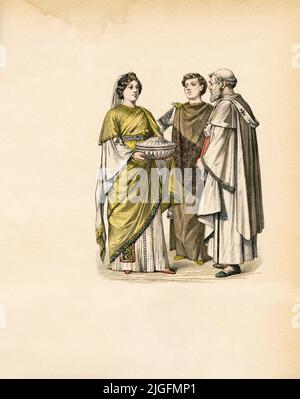 Femme avec deux hommes en robe traditionnelle, Empire byzantin, début du 6th siècle, Illustration, l'histoire du costume, Braun & Schneider, Munich, Allemagne, 1861-1880 Banque D'Images