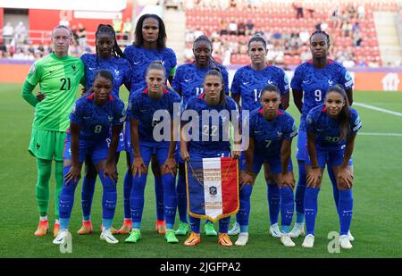 Groupe d'équipe France (rangée supérieure gauche-droite) gardien de but France Pauline Peyraud-Magnin, Aissatou Tounkara, Wendie Renard, Kadidiatou Diani, Charlotte Bilbault, Marie-Antoinette Katoto (rangée inférieure gauche-droite) Grace Geyoro Sandie Toletti Eve Perisset Sakina Karchaoui Delphine Cascarino lors du match de l'UEFA féminin Euro 2022 Groupe D au stade AESSEAL New York, Rotherham. Date de la photo: Dimanche 10 juillet 2022. Banque D'Images