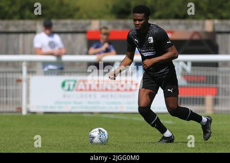 PENRITH, ROYAUME-UNI. 9th JUIL Tyrell Warren de Barrow pendant le match amical d'avant-saison entre Penrith et Barrow au parc Frenchfield, Penrith, le samedi 9th juillet 2022. (Credit: Mark Fletcher | MI News) Credit: MI News & Sport /Alay Live News Banque D'Images