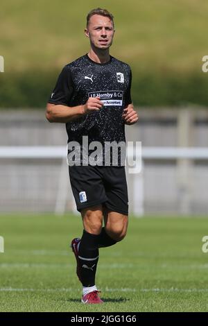 PENRITH, ROYAUME-UNI. 9th JUIL George Ray de Barrow lors du match amical d'avant-saison entre Penrith et Barrow au parc Frenchfield, Penrith, le samedi 9th juillet 2022. (Credit: Mark Fletcher | MI News) Credit: MI News & Sport /Alay Live News Banque D'Images