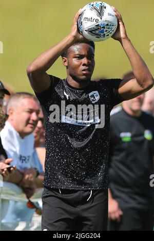 PENRITH, ROYAUME-UNI. 9th JUILLET Tyrell Warren de Barrow pendant le match amical avant-saison entre Penrith et Barrow au parc Frenchfield, Penrith, le samedi 9th juillet 2022. (Credit: Mark Fletcher | MI News) Credit: MI News & Sport /Alay Live News Banque D'Images