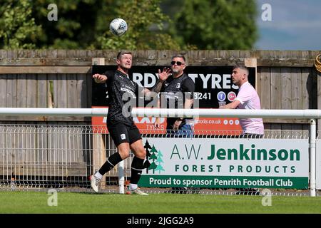 PENRITH, ROYAUME-UNI. 9th JUILLET Joe Grayson de Barrow pendant le match amical d'avant-saison entre Penrith et Barrow au parc Frenchfield, Penrith, le samedi 9th juillet 2022. (Credit: Mark Fletcher | MI News) Credit: MI News & Sport /Alay Live News Banque D'Images