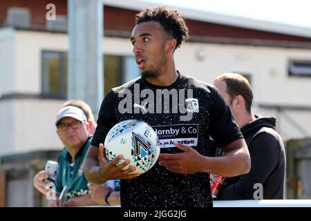 PENRITH, ROYAUME-UNI. 9th JUIL Remeao Hutton of Barrow de Barrow pendant le match amical d'avant-saison entre Penrith et Barrow au parc Frenchfield, Penrith, le samedi 9th juillet 2022. (Credit: Mark Fletcher | MI News) Credit: MI News & Sport /Alay Live News Banque D'Images