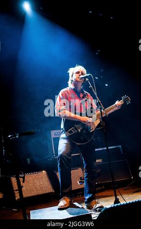 Willy Mason se produit en direct au Colston Hall (aujourd'hui le Bristol Beacon), à Bristol. 5 novembre 2012. Banque D'Images