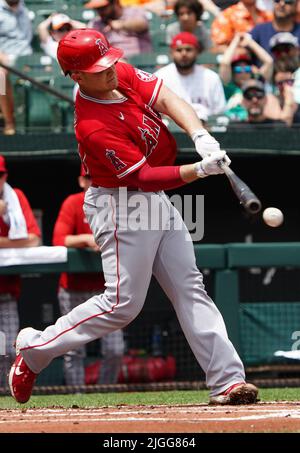 Baltimore, États-Unis. 10th juillet 2022. BALTIMORE, MD - JUILLET 10: Les Anges de Los Angeles le fielant droit Taylor Ward (3) dans le premier repas lors d'un match de MLB entre les Orioles de Baltimore et les Anges de Los Angeles, sur 10 juillet 2022, à Orioles Park à Camden yards, à Baltimore, Maryland. (Photo de Tony Quinn/SipaUSA) crédit: SIPA USA/Alay Live News Banque D'Images