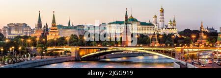 Moscou Kremlin au crépuscule, Russie. Vue panoramique sur le centre-ville de Moscou. Moscou paysage urbain au coucher du soleil, beau panorama de la capitale russe, belle ville la Banque D'Images