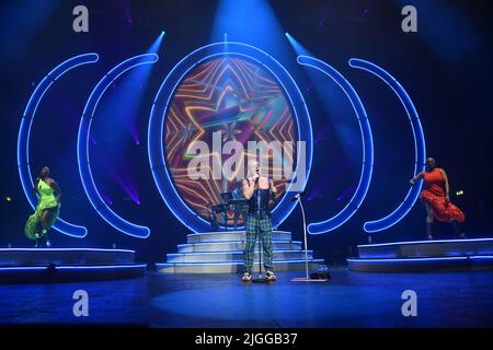 Andy Bell et Vince Clarke du groupe d'électropop Erasure se présentant sur scène à l'Apollo de O2 à Manchester sur 10 octobre 2021. Avec: Erasure, Andy Bell, Vince Clarke où: Manchester, Royaume-Uni quand: 10 Oct 2021 crédit: Graham Finney/WENN Banque D'Images