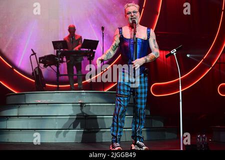 Andy Bell et Vince Clarke du groupe d'électropop Erasure se présentant sur scène à l'Apollo de O2 à Manchester sur 10 octobre 2021. Avec: Erasure, Andy Bell, Vince Clarke où: Manchester, Royaume-Uni quand: 10 Oct 2021 crédit: Graham Finney/WENN Banque D'Images