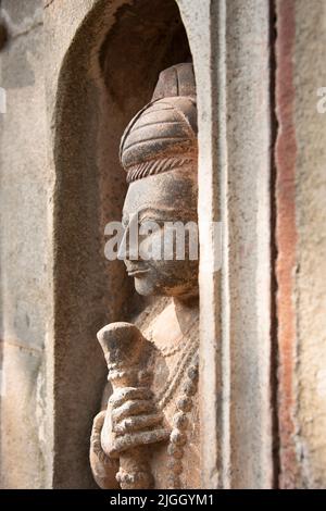 Dwarpal, vue partielle, Temple Rajeshwar Mahadev, près du fort de Wafgaon, Wafgaon, Taluka Khed, Dist Pune Banque D'Images