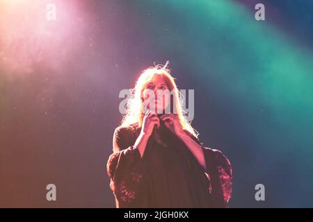 Madrid, Espagne. 10th juillet 2022. Florence Leontine Mary Welch, du groupe Florence and the machine, se produit sur scène au MadCool Festival de Madrid. (Photo de Valeria Magri/SOPA Images/Sipa USA) crédit: SIPA USA/Alay Live News Banque D'Images