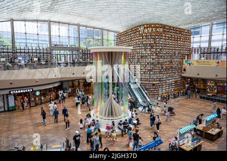 Séoul, Corée du Sud - juin 2022 : vue de la bibliothèque Starfield dans le centre commercial Starfield COEX. Banque D'Images