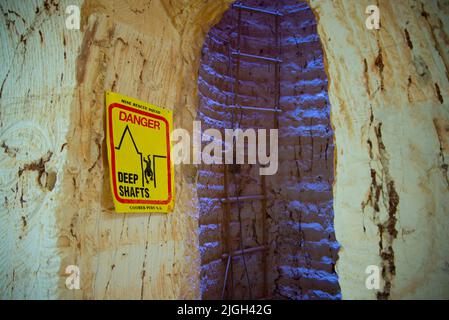 Open Mining Shaft - Coober Pedy - Australie Banque D'Images