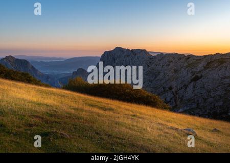 Parc naturel d'Urkiola au lever du soleil, Vizcaya, Espagne Banque D'Images