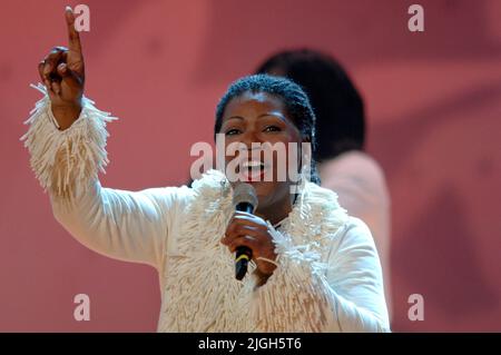 Étape. 12th juillet 2022. ARCHIVE PHOTO: Liz MITCHELL fête son anniversaire de 70th sur 12 juillet 2022, Boney M. Feat. Liz MITCHELL, chanteur, groupe vocal, sur scène.11/29/2006. Credit: dpa/Alay Live News Banque D'Images