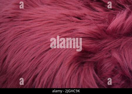 Fuchsia shaggy long pile texture artificielle de fourrure Banque D'Images