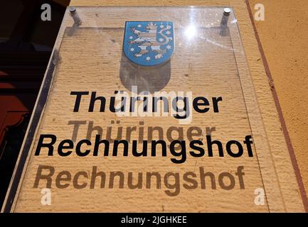 Rudolstadt, Allemagne. 11th juillet 2022. La Cour des comptes de Thuringe, où le rapport annuel 2022 est présenté le même jour. Dans ce domaine, les principaux contrôleurs financiers répertorient régulièrement des dépenses douteuses, une manipulation négligente de l'argent des contribuables et des erreurs dans l'attribution des contrats de l'État. Credit: Martin Schutt/dpa/Alay Live News Banque D'Images