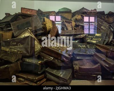 Auschwitz, Oświęcim, Pologne - juin 2019 : valises des personnes tuées à Auschwitz. Le plus grand camp de concentration nazi d'Europe pendant Banque D'Images