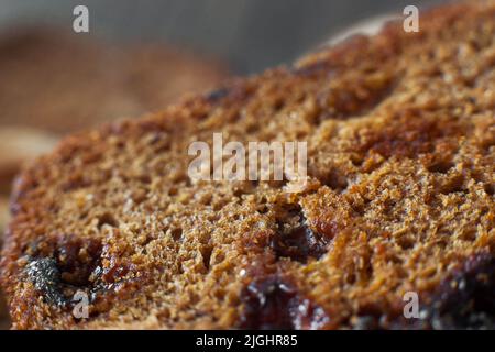Petit pain de seigle sucré aux raisins secs, gros plan Banque D'Images