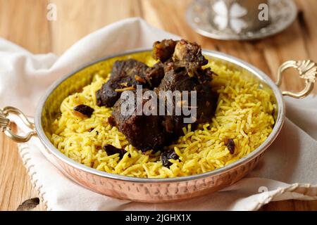 Riz biryani ou Nasi briyani, plat de riz mixte originaire de la Communauté musulmane de l'Inde et du Pakistan. Généralement servi avec de l'agneau, de la viande ou du poulet. Banque D'Images