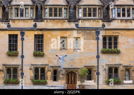 Old Quad, Brasenose College, Université d'Oxford, à Oxford, Oxfordshire, Royaume-Uni, lors d'une journée humide de pluie en août Banque D'Images