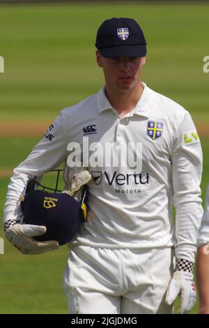 Chester le Street, Angleterre, 11 juillet 2022. Tom MacKintosh, gardien de cricket de Durham, lors de ses débuts au championnat du comté contre Derbyshire. Crédit : Colin Edwards/Alay Live News. Banque D'Images