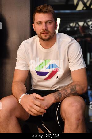 Luka Doncic (NBA) - Luka Doncic à l'événement d'ouverture Airness à Paris le 7 juillet 2022 Banque D'Images