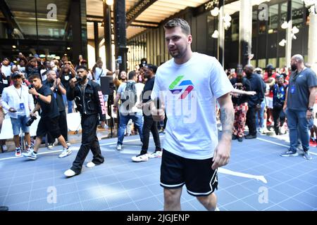 Luka Doncic (NBA) - Luka Doncic à l'événement d'ouverture Airness à Paris le 7 juillet 2022 Banque D'Images