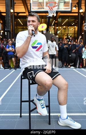 Luka Doncic (NBA) - Luka Doncic à l'événement d'ouverture Airness à Paris le 7 juillet 2022 Banque D'Images