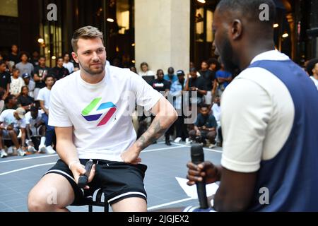 Luka Doncic (NBA) - Luka Doncic à l'événement d'ouverture Airness à Paris le 7 juillet 2022 Banque D'Images