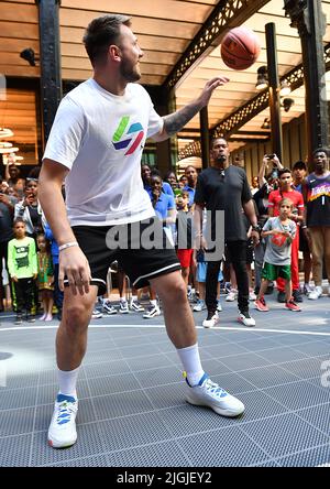 Luka Doncic (NBA) - Luka Doncic à l'événement d'ouverture Airness à Paris le 7 juillet 2022 Banque D'Images