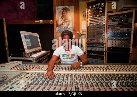 Jamaïque, Kingston.Tuff Gong studios a été créé par Bob Marley et est maintenant la propriété de sa femme Rita Marley. Beaucoup d'artistes jamaïcains et étrangers ont leur r Banque D'Images