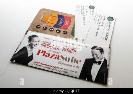 Billets pour le spectacle de Broadway « Plaza Suite » au Hudson Theatre de Times Square, New York City, USA 2022 Banque D'Images