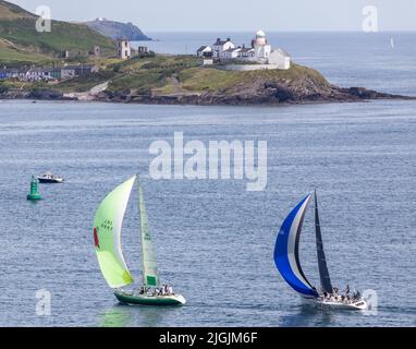 Crosshaven, Cork, Irlande. 11th juillet 2022. Le yacht Imp passe Hero à Roches point dans le port de Cork le premier jour de la Volvo Cork week qui a eu lieu à Crosshaven, Co. Cork, Irlande. - Crédit; David Creedon / Alamy Live News Banque D'Images