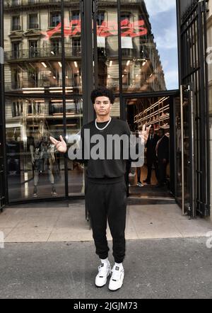 Killian Hayes, joueur NBA à Airness à Paris Banque D'Images