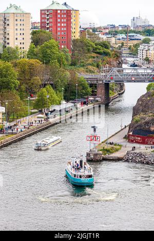 Le ferry MS Emelie II entrant dans le canal de Sickla à la périphérie de Stockholm, en Suède Banque D'Images