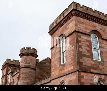 Inverness, Écosse - 8 octobre 2021 : Vue sur le château historique d'Inverness dans la ville d'Inverness, en Écosse, au Royaume-Uni. Banque D'Images