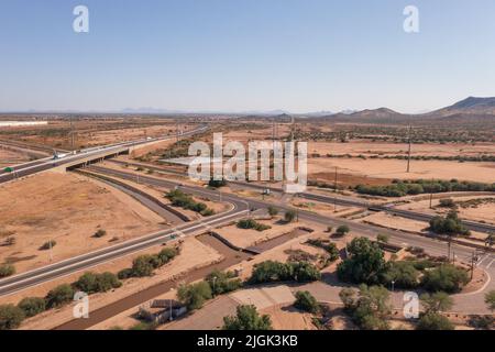 Vue à angle élevé de l'autoroute près de Casa Grande, Arizona. Banque D'Images